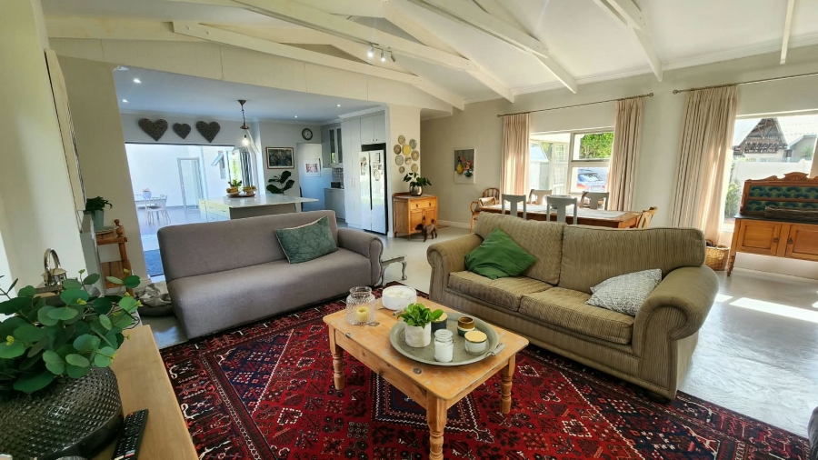 4 Bedroom Property for Sale in Loerie Park Western Cape